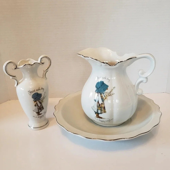 Vintage Holly Hobbie Silver Trimmed Porcelain Pitcher/Bowl/Bud Vase Set . - Picture 1 of 16